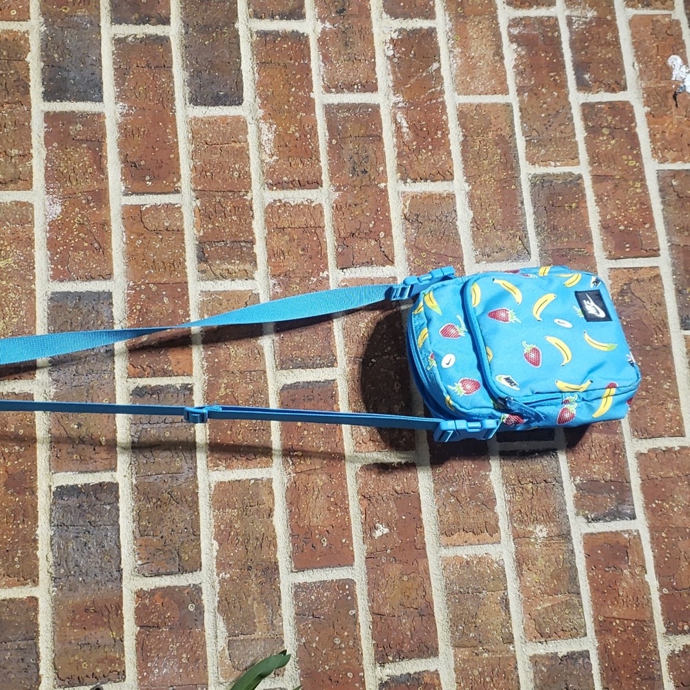 Nike Heritage Crossbody with fruits.